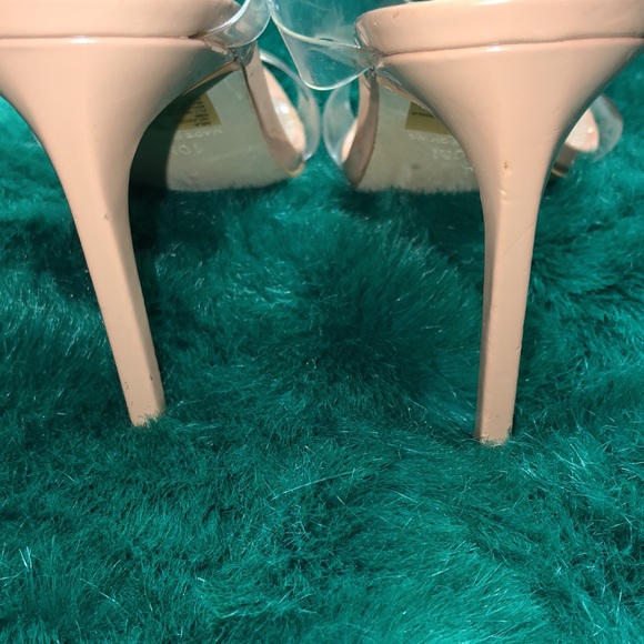 High Heels - Picture 5 of 6